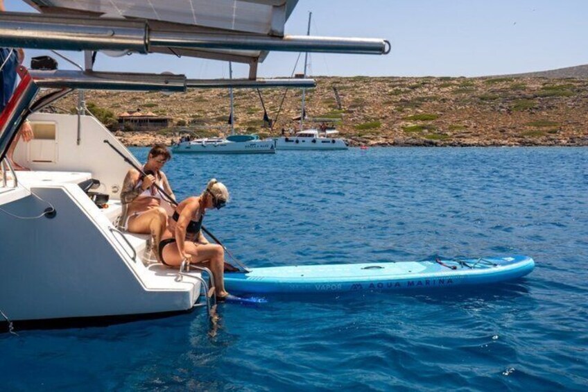 Heraklion: Dia Catamaran Cruise Mediterranean Meal & Water Fun 2