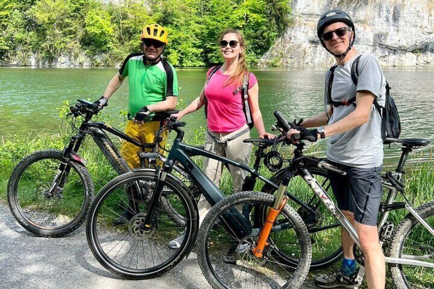 4 Lakes E-Bike Guided Tour and Lake Cruise 1