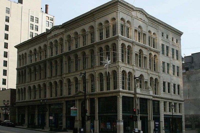 The Grand Walk: A Self-Guided Audio Tour through Milwaukee 3
