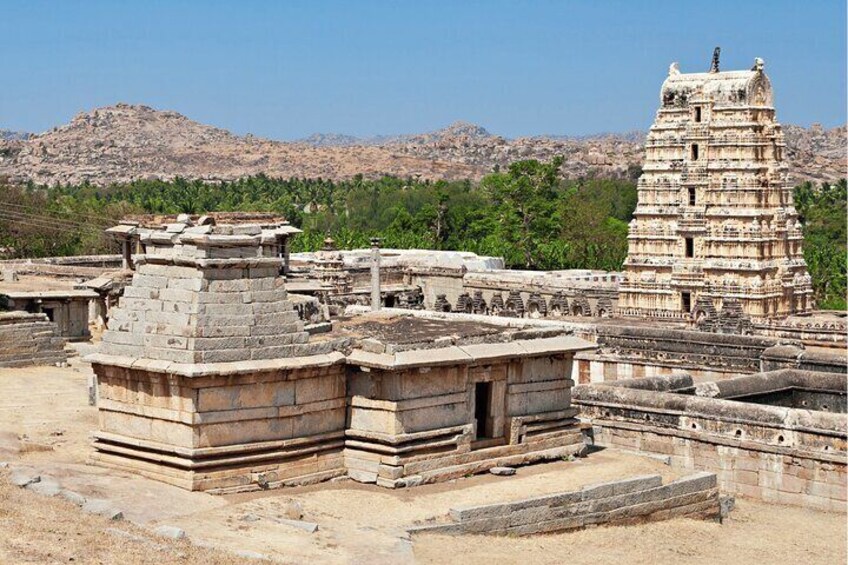 Heritage & Cultural Walk of Hampi (2 Hours Guided Walking Tour)