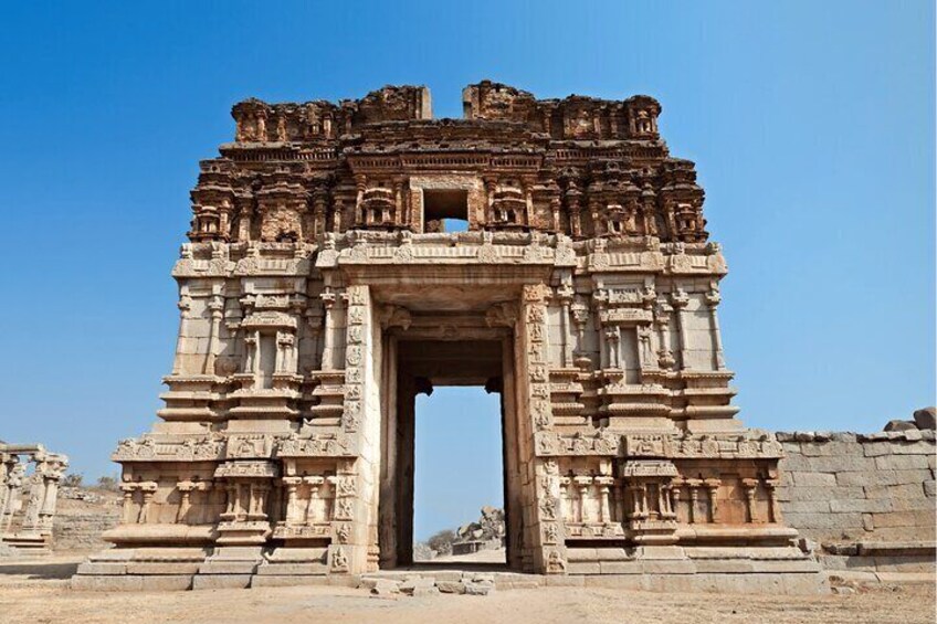 Heritage & Cultural Walk of Hampi (2 Hours Guided Walking Tour)