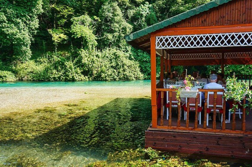 Visit the Blue Eye in a half-day tour 2