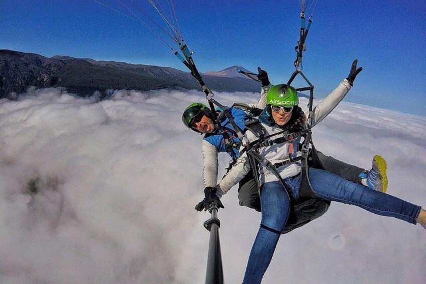 GOLD Paragliding Flight with Videos/Photos, T-shirt and Cava 1