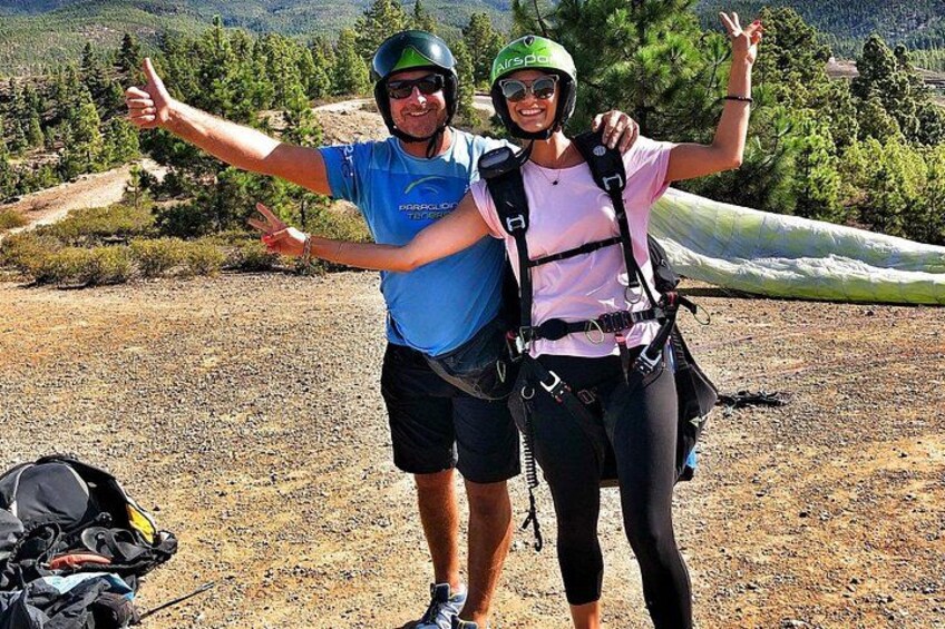 GOLD Paragliding Flight with Videos/Photos, T-shirt and Cava 3