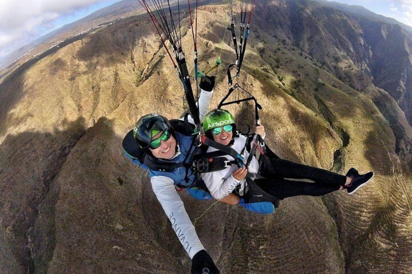 GOLD Paragliding Flight with Videos/Photos, T-shirt and Cava 2