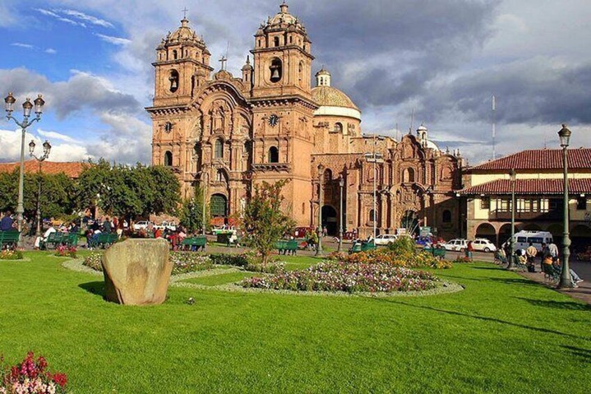 Cusco + Sacred Valley + Machu Picchu by train 4 days/3 nights with 4-star hotel