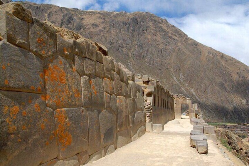 Cusco + Sacred Valley + Machu Picchu by train 4 days/3 nights with 4-star hotel