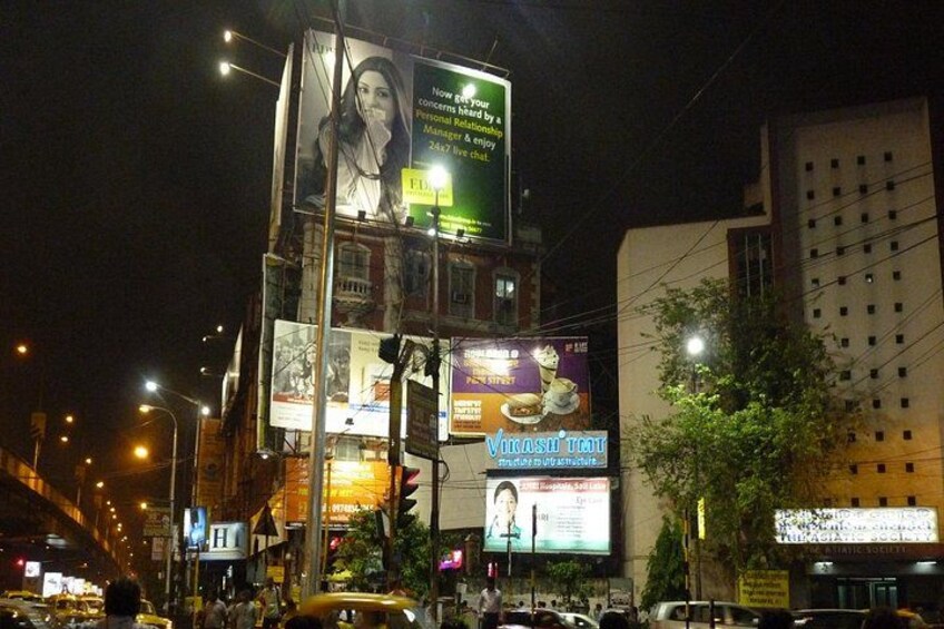 Highlights of Park Street Neighbourhood in Kolkata (3 Hours Food & Nightlife) 2