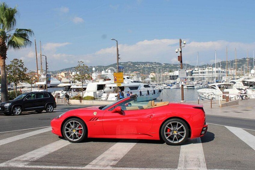 Live an unforgettable moment in Cannes in a Ferrari 4