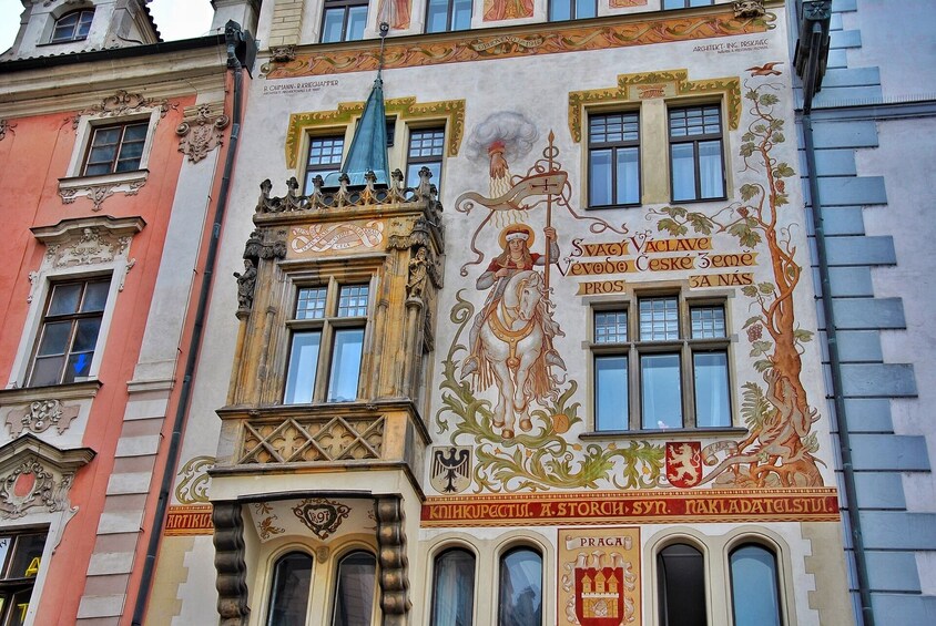 Hop On Hop Off Prague Bus Tour with Cruise 5