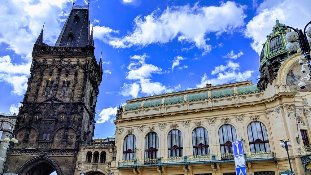 Hop On Hop Off Prague Bus Tour with Cruise 3
