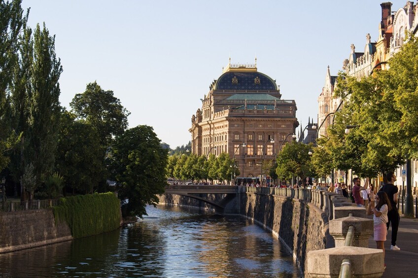 Hop On Hop Off Prague Bus Tour with Cruise 4