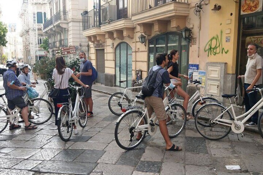 ride your bike along the alleys of Palermo and by the docks of the harbour