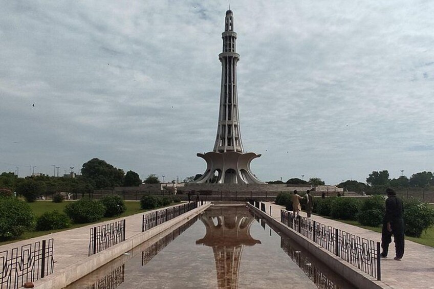 Lahore Historical Landmarks & City Sightseeing Tour 4