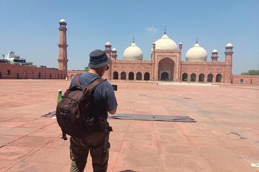 Lahore Historical Landmarks & City Sightseeing Tour 2