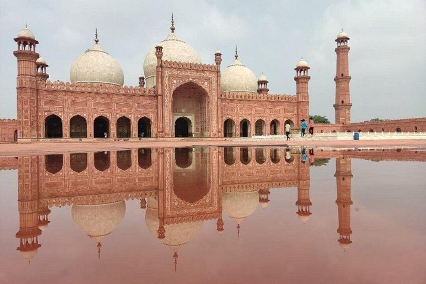 Lahore Historical Landmarks & City Sightseeing Tour 3