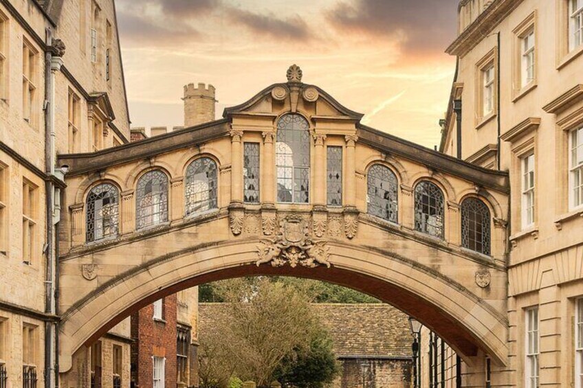 Oxford Walking Tour - Discover its University and Traditions