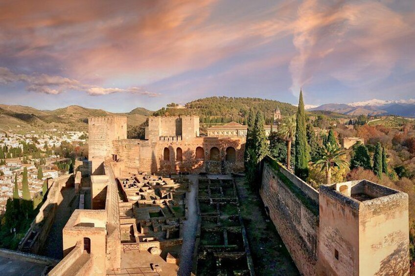 Alhambra & Generalife Skip the line Small Group including Nasrid Palaces 2