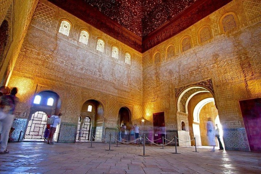 Alhambra & Generalife Skip the line Small Group including Nasrid Palaces 4