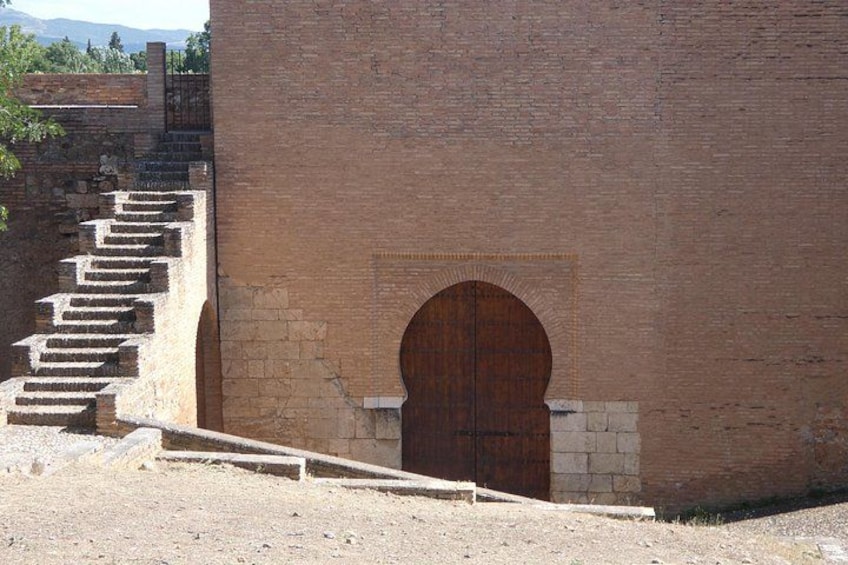 Alhambra & Generalife Skip the line Small Group including Nasrid Palaces 2