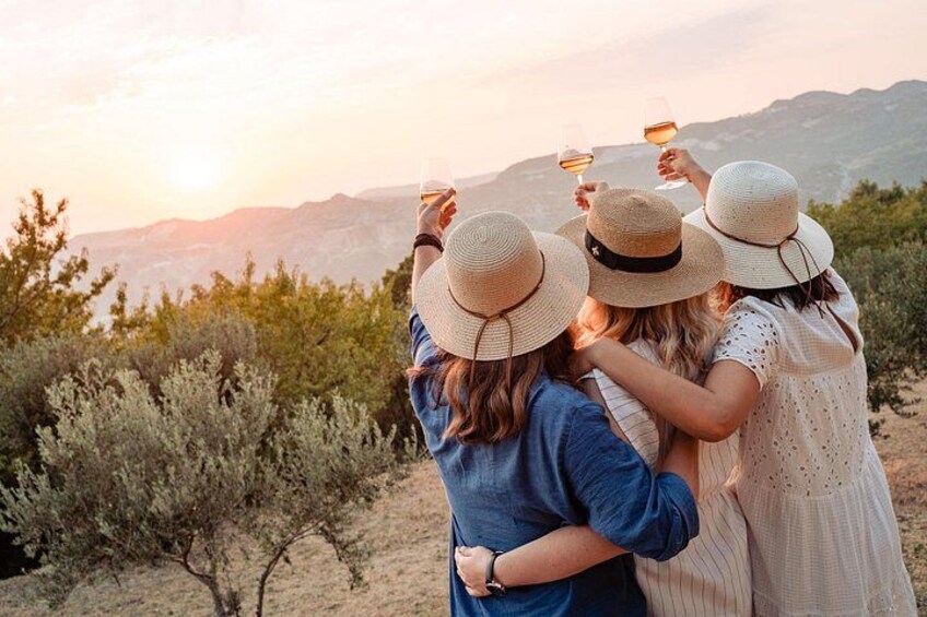 Three hats between olives 2