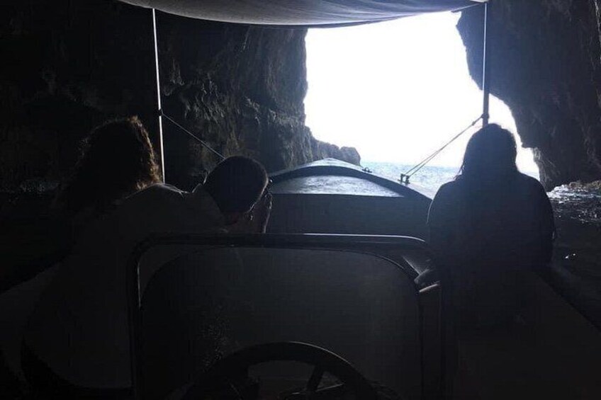 Private boat tour with prosecco and fresh fruit 3