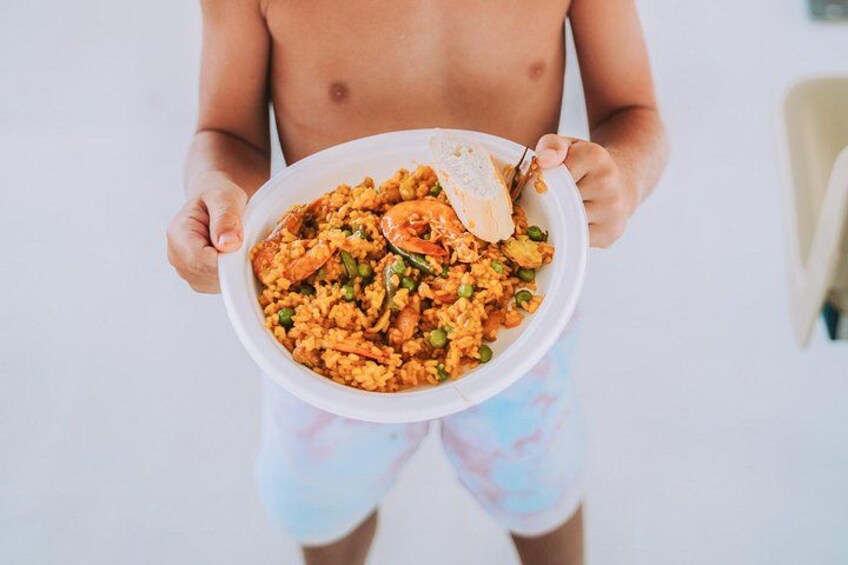 Mixed paella (chicken and seafood). 2