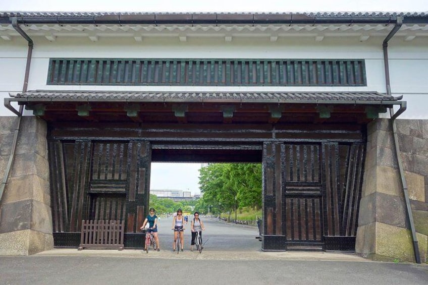 A traditional Japanese gate with wooden doors and a tiled roof. 1