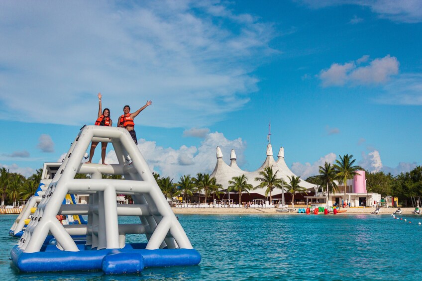 Beach Break & Grill at Playa Mia 