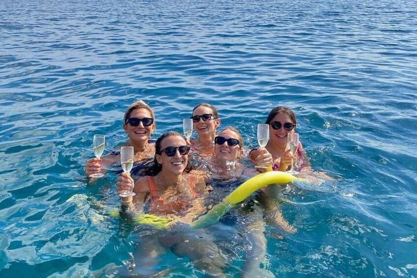Sicilian wine tasting on the boat in Taormina 2