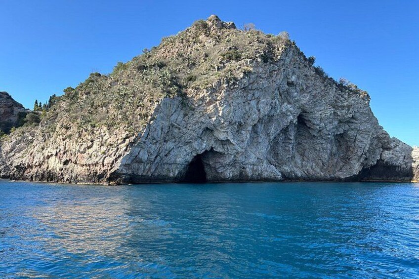 Sicilian wine tasting on the boat in Taormina 3