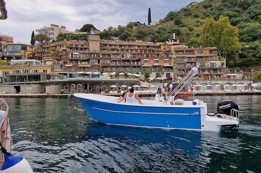 Sicilian wine tasting on the boat in Taormina 2