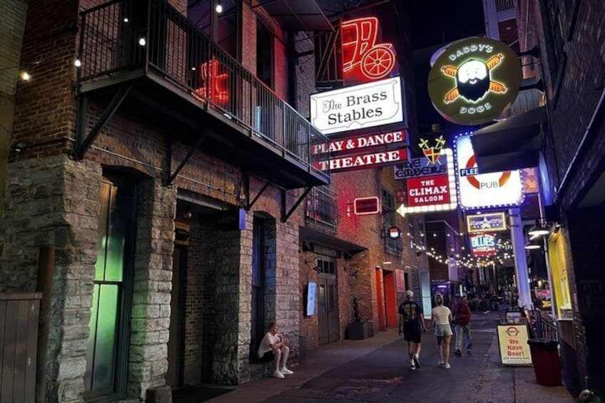 Seeking Spirits Haunted Night-Time Pub Crawl in Nashville 3