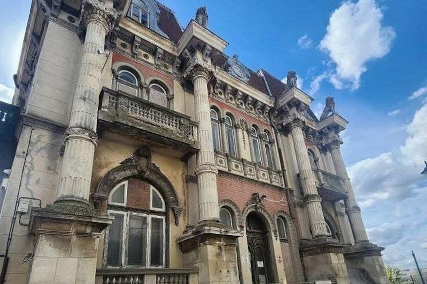 A historic building with ornate architecture, including columns, arched windows, and decorative moldings. 2
