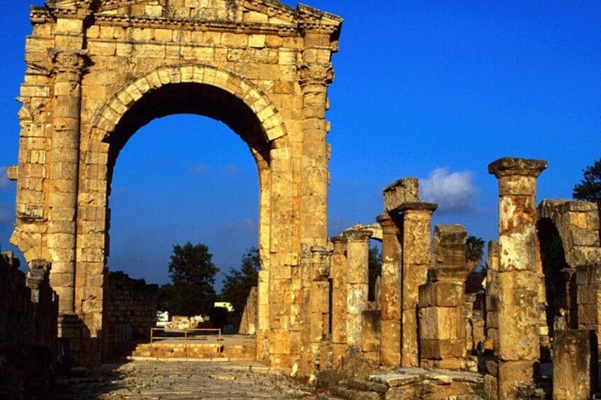 Arch of triumph Tyre 1