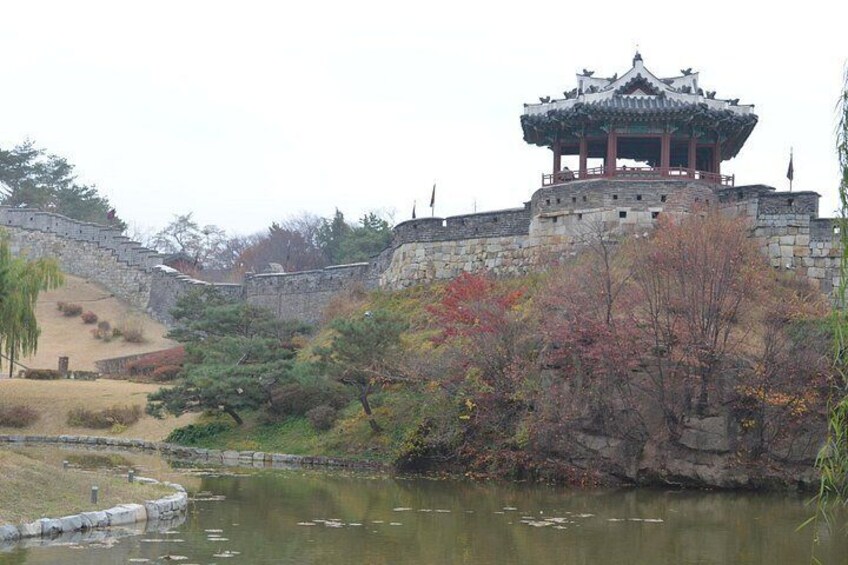 BanhwaSooryuJeong and Yongyeaon pond. 2
