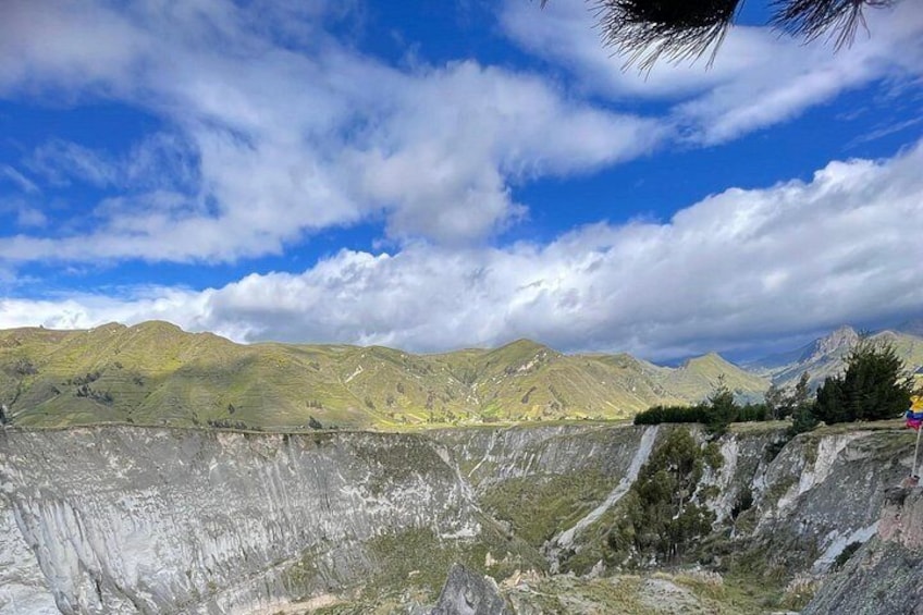 Full-Day Tour to Quilotoa Lagoon From Quito with Lunch 2