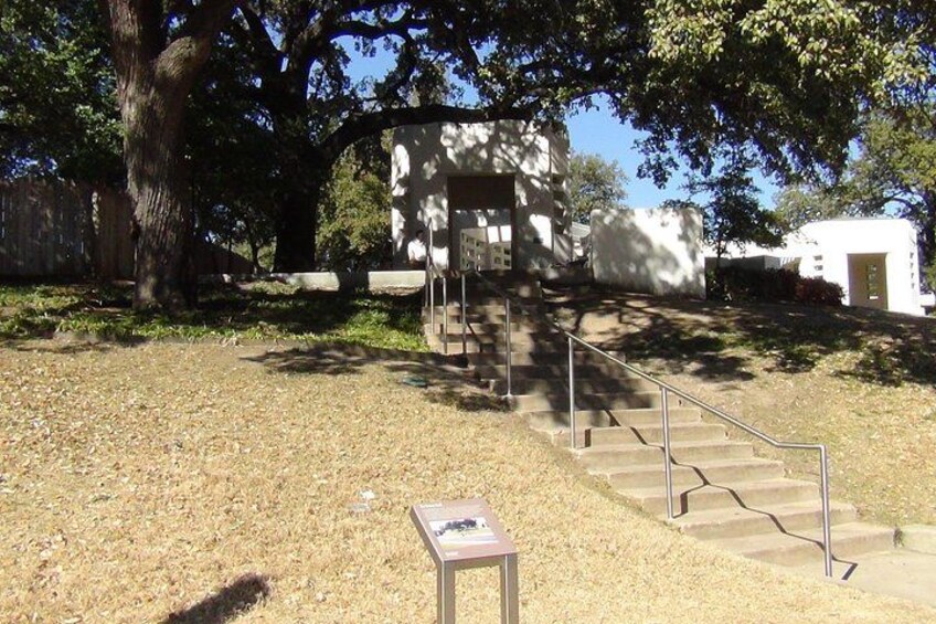1-Hour JFK Assassination Walking Tour 4