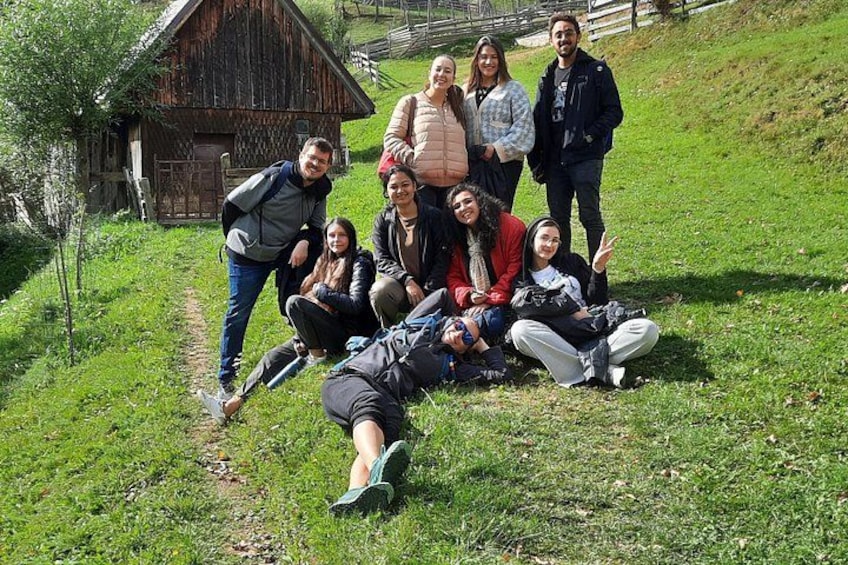 Hike&City PrivateTour- Dracula's Castle and Pestera mountain village from Brasov 4