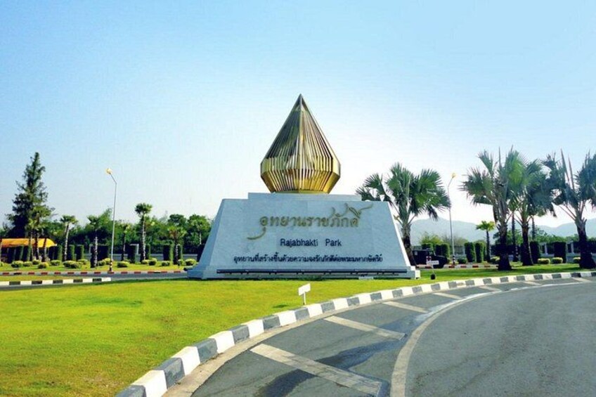 Ratchapak Park 4