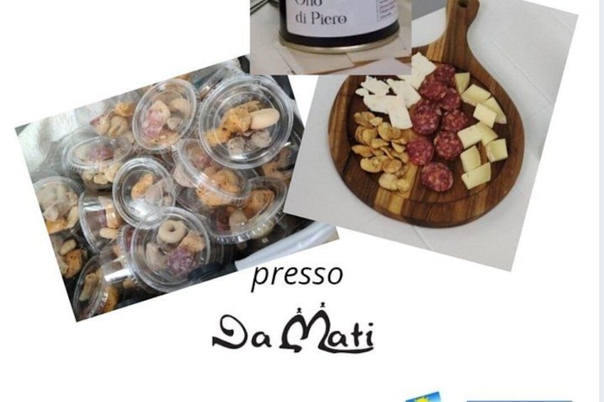 Una tabla de quesos con diferentes tipos de queso y frutos secos. 2