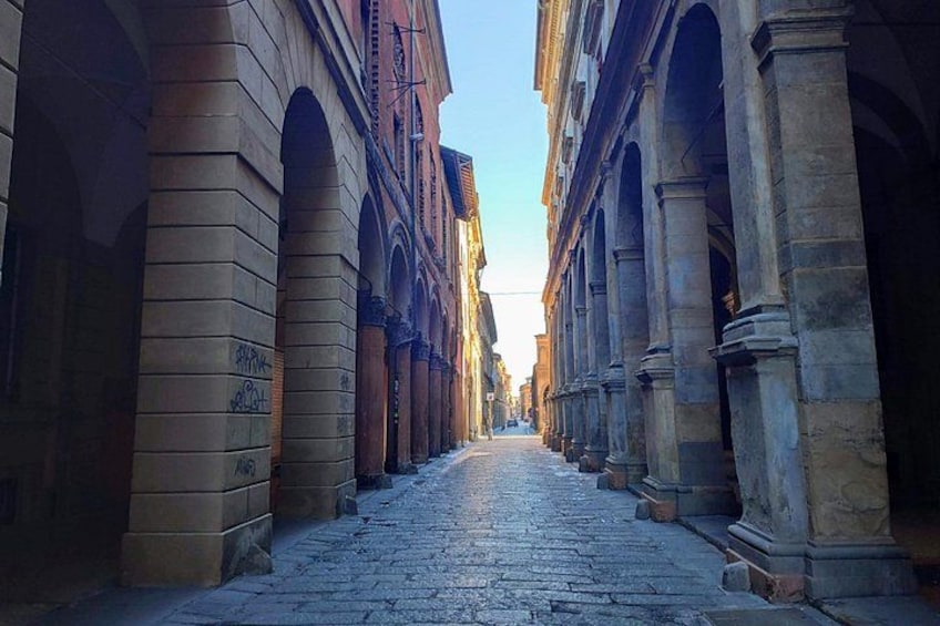 Bologna Murder Mystery: Self-Guided City Quest 4