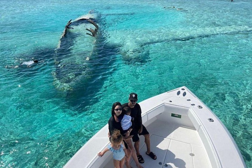 Exuma Powerboat Tour from Nassau with Swimming Pigs 4
