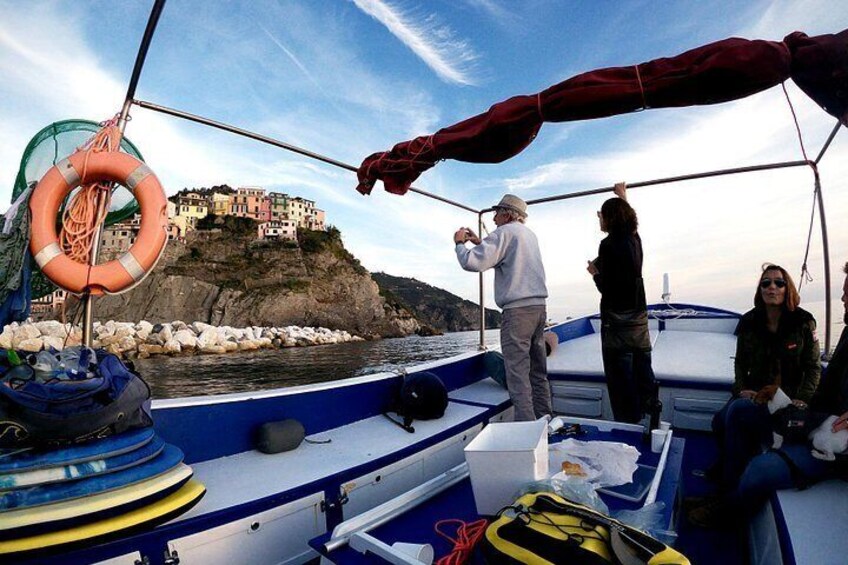 Sunset Boat Tour to Cinque Terre with aperitif on board 2