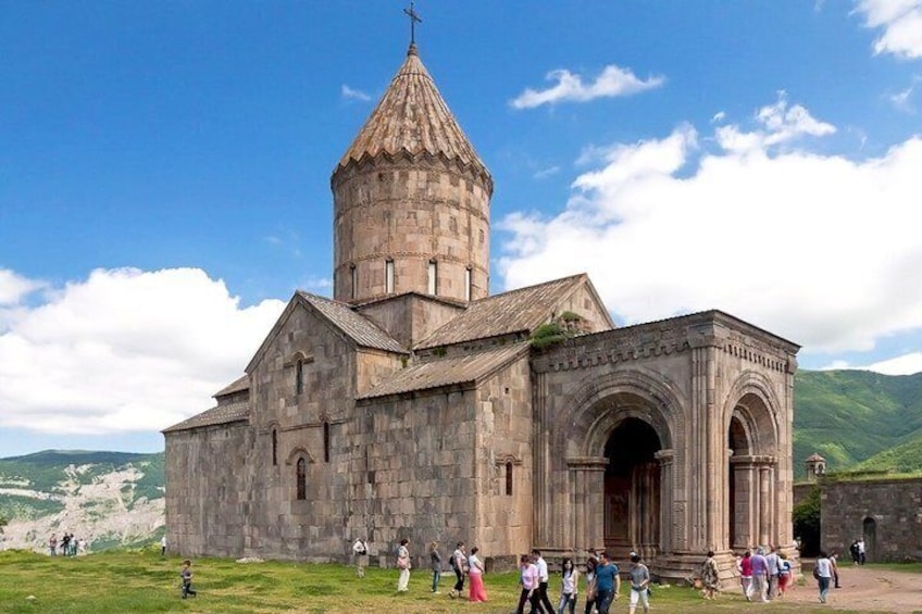 Private tour to Hin Areni winery, Tatev monastery & ropeway, Khndzoresk caves 2