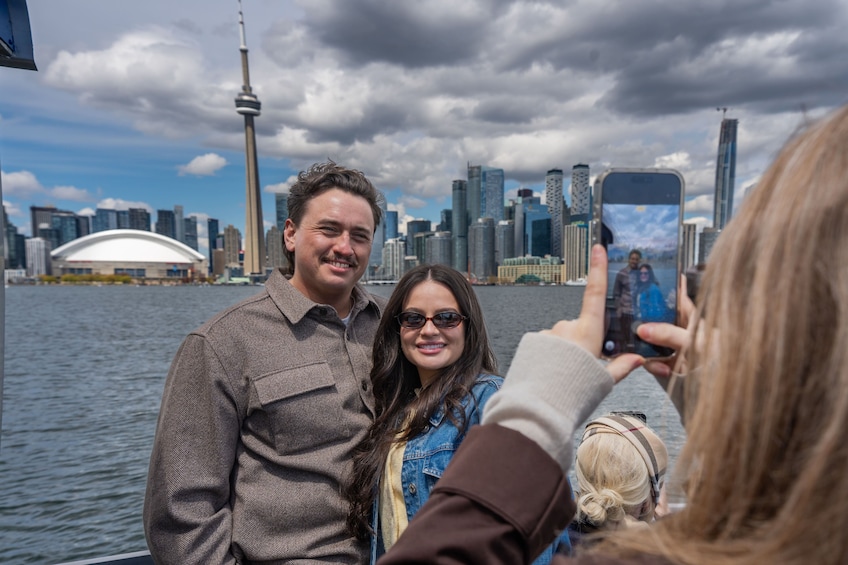 Toronto Small-Group Premium Tour with CN Tower and Harbour Cruise 2
