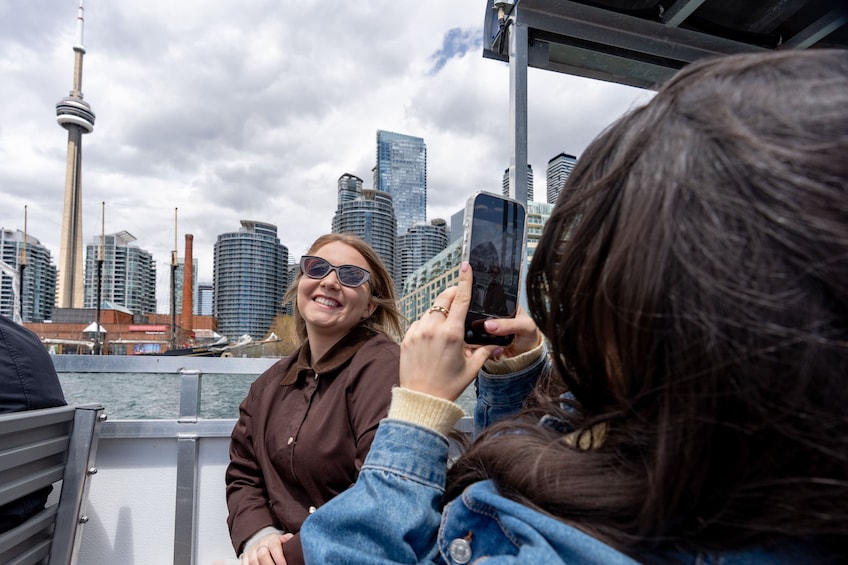 Toronto Small-Group Premium Tour with CN Tower and Harbour Cruise 3