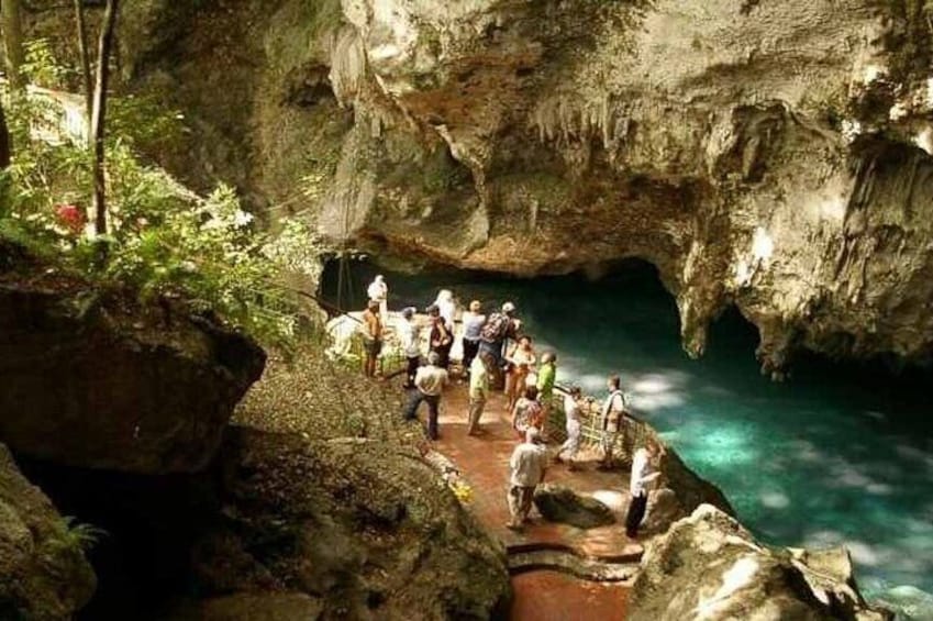 Los Tres Ojos National Park