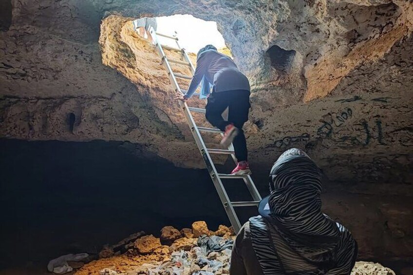 Edge of the World Guided Hike, Camel Ride, Bat Cave & Desert Camp 4
