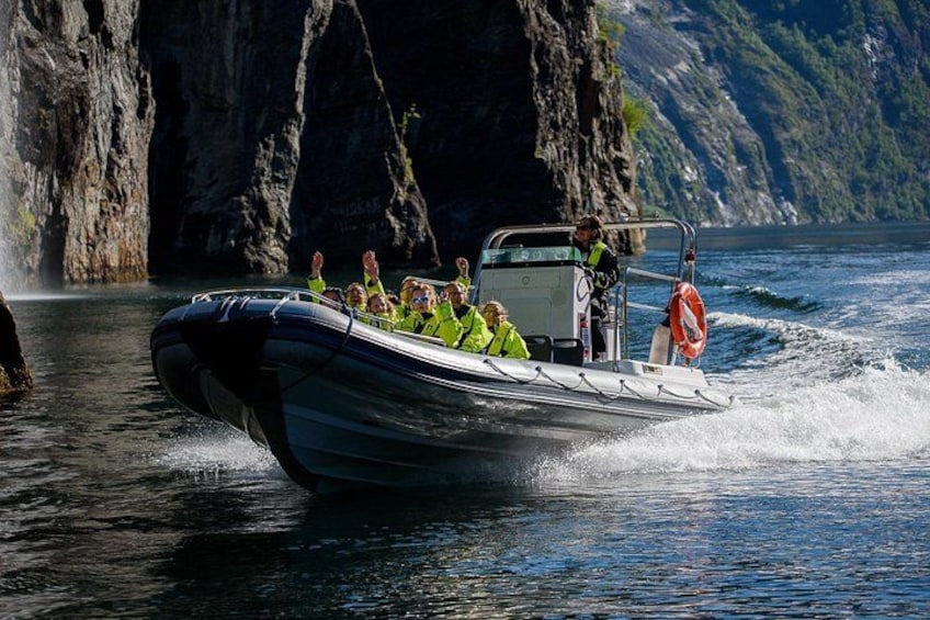 Geiranger: RIB Fjordsafari Geirangefjord 3